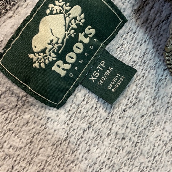 Roots men’s 1/4 zip sweater - Picture 2 of 3